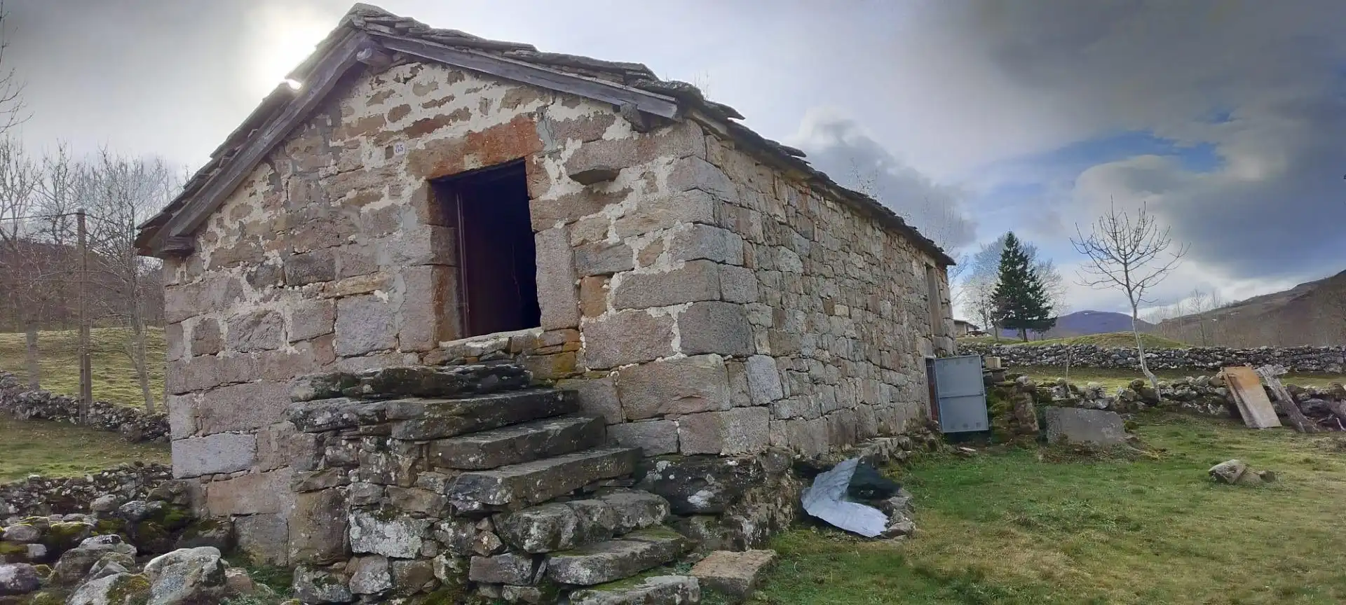 Vista exterior de Finca rústica en venda en Espinosa de los Monteros amb Jardí privat