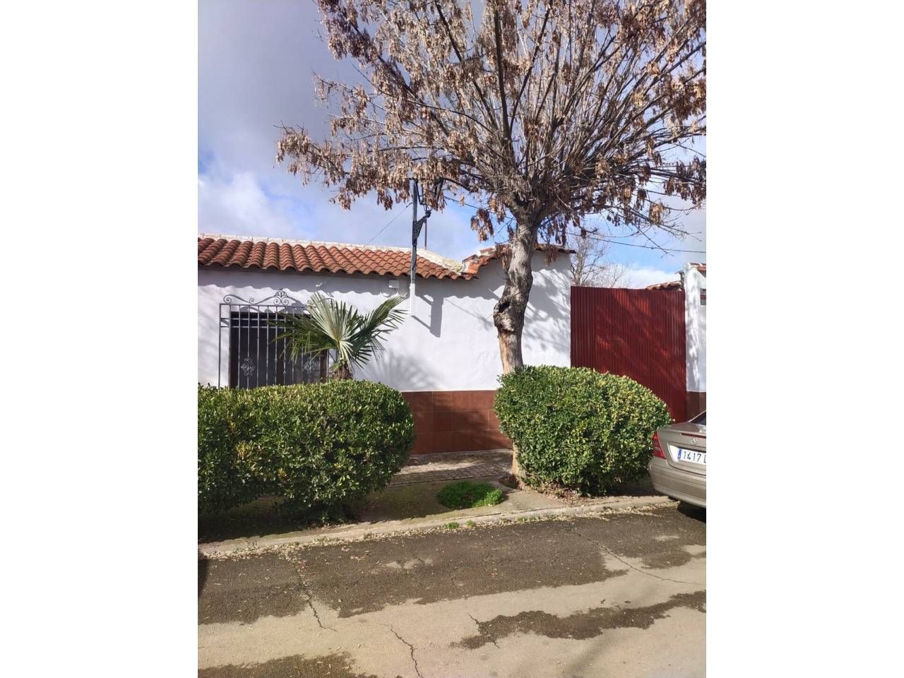 Vista exterior de Casa o xalet en venda en Llanos del Caudillo amb Aire condicionat, Calefacció i Jardí privat