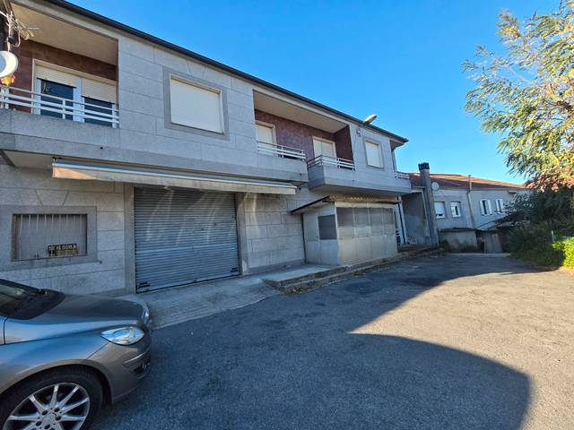 Local comercial en Alquiler en Rua Cambeo en Coles