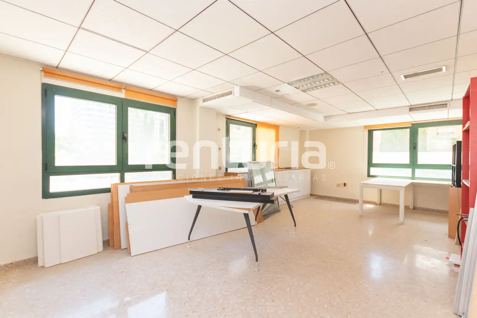 Office for sale in Valencia  with Air Conditioner