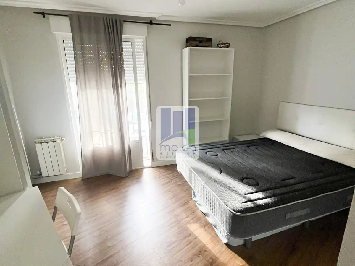 Habitación de Piso en venta en Burgos con Trastero