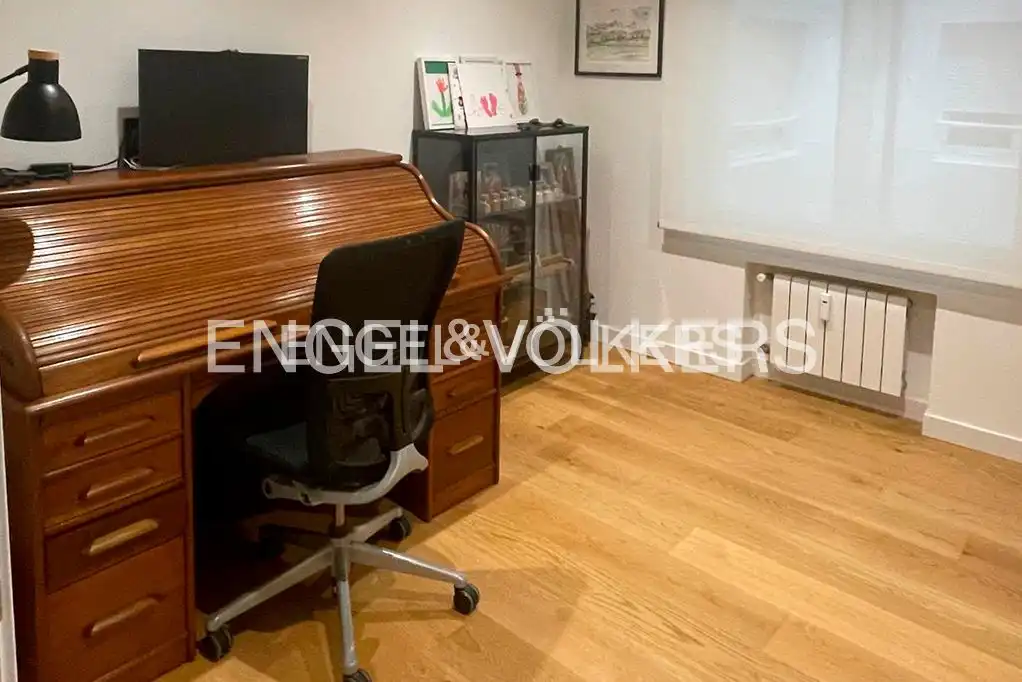Flat for rent in Gijón   with Heating, Parquet flooring and Furnished