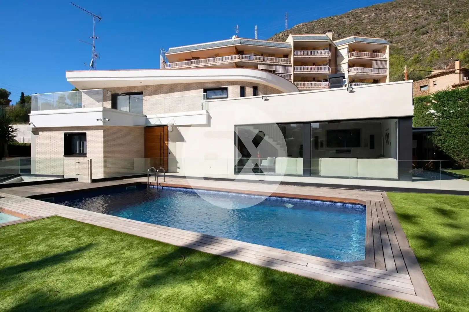 Swimming pool of Houses for sale in Castelldefels  with Air Conditioner, Heating and Private garden