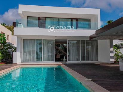 Vista exterior de Casa o xalet en venda en Adeje amb Terrassa i Piscina