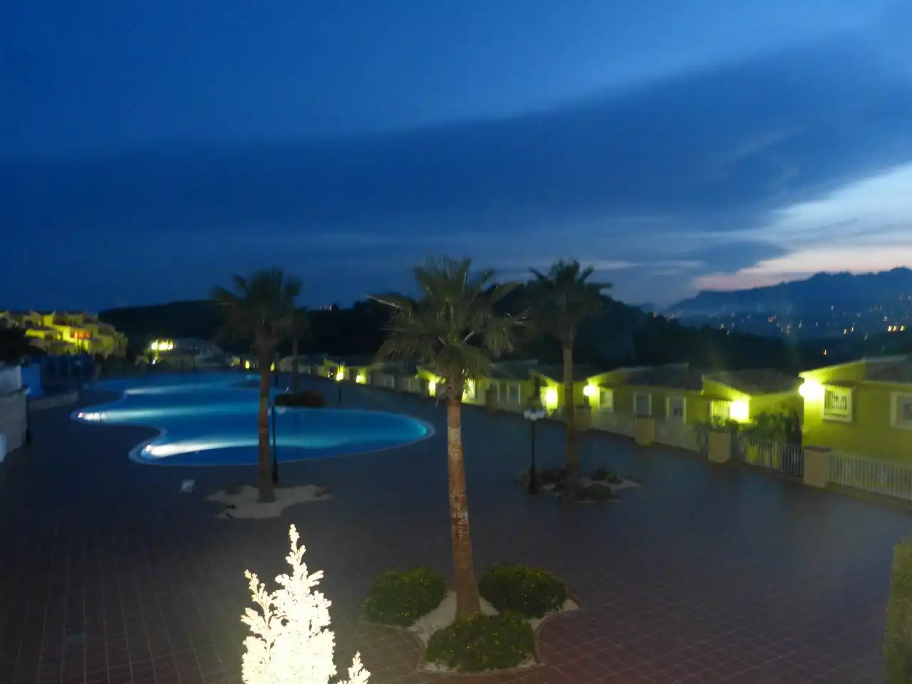 Schwimmbecken von Einfamilien-Reihenhaus zum Verkauf in Benitachell / El Poble Nou de Benitatxell mit Klimaanlage, Heizung und Terrasse