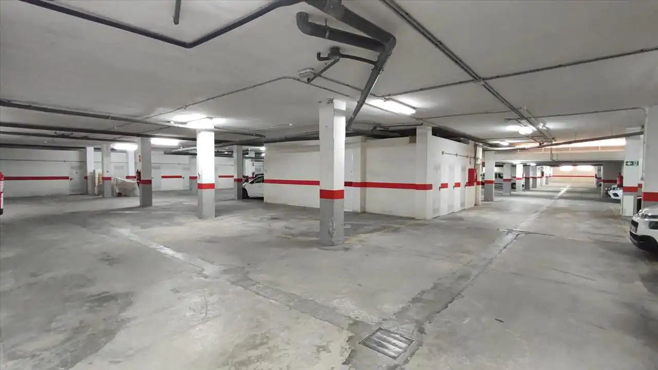 Einzelparkplatz mit Aufzug zum Verkauf in Carrer Segària, imagen 2