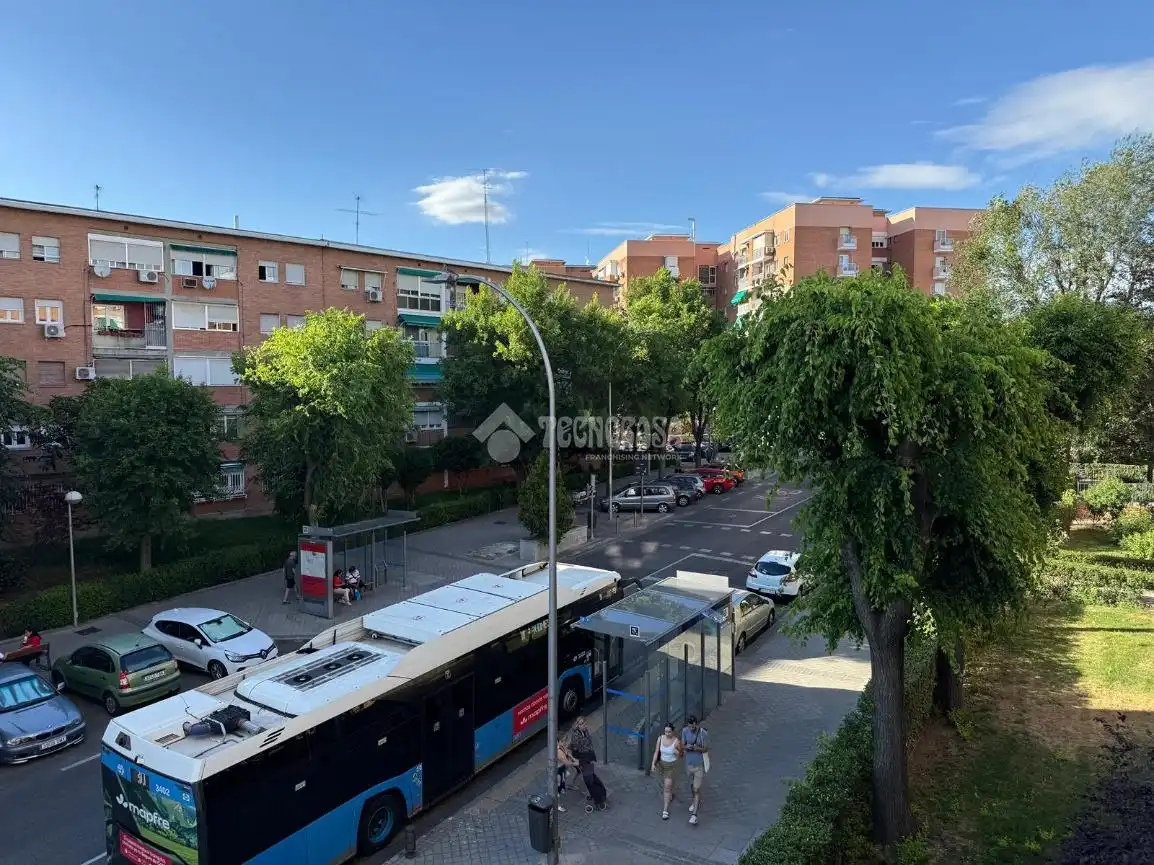 Vista exterior de Piso en venta en Madrid con Calefacción, Parquet y Terraza