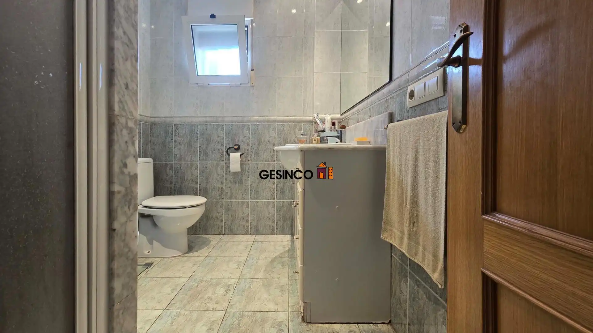 Bathroom of Houses for sale in Ontinyent  with Air Conditioner, Private garden and Storage room