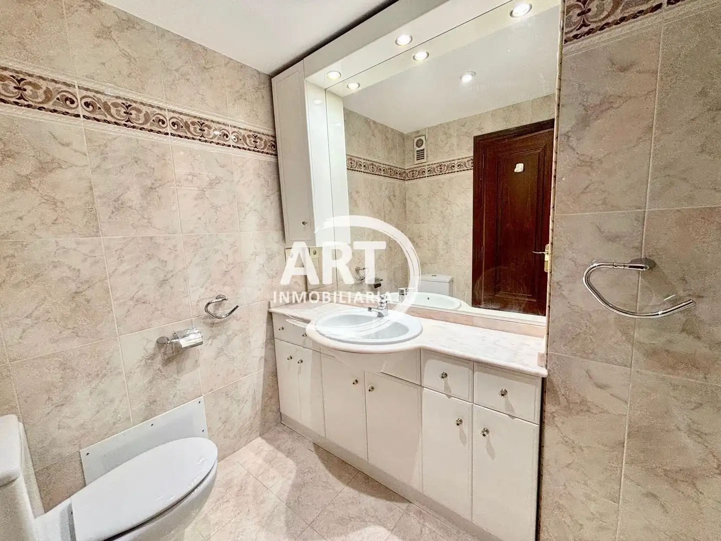 Baño de Piso en venta en Valencia con Aire acondicionado, Calefacción y Terraza