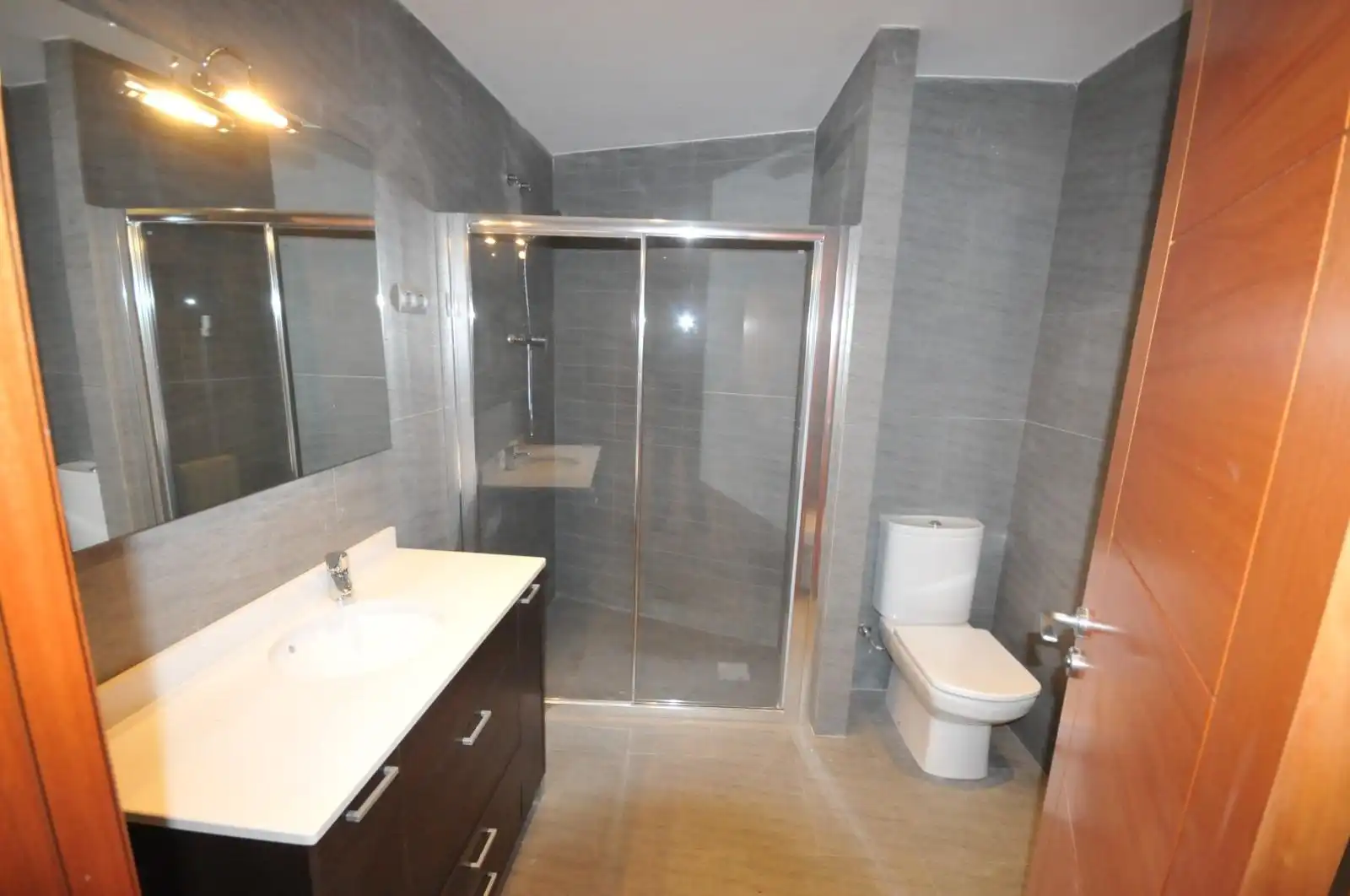 Bathroom of Flat for sale in Barcelona