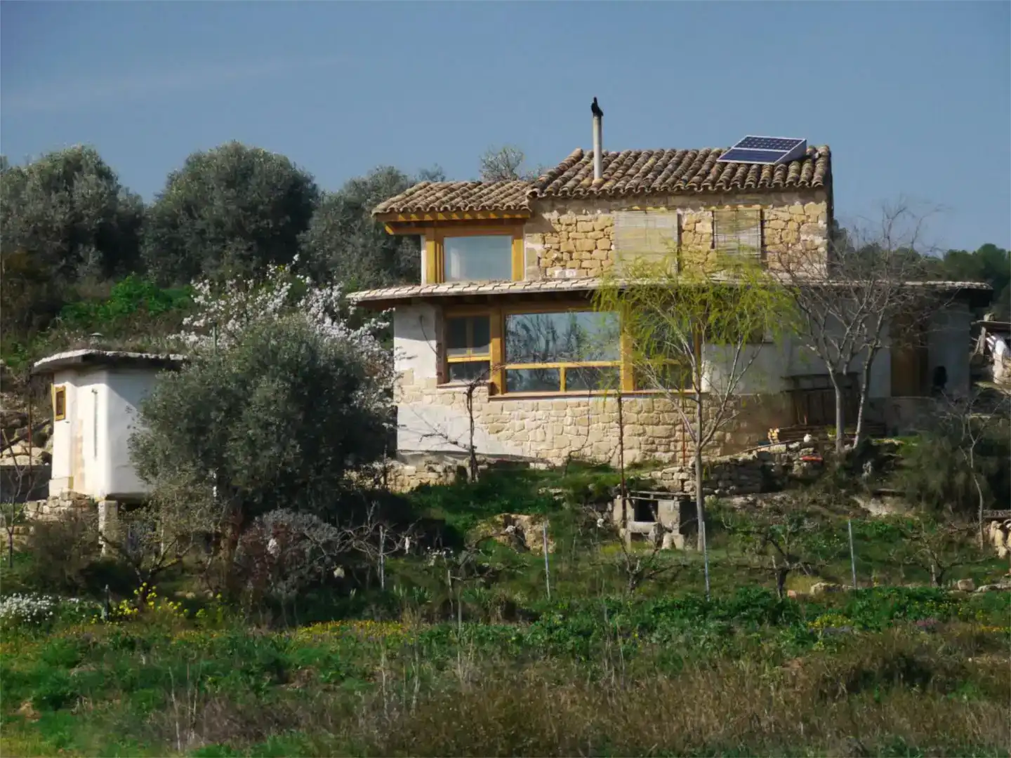 Außenansicht von Country house zum Verkauf in Caspe mit Schwimmbad und Balkon