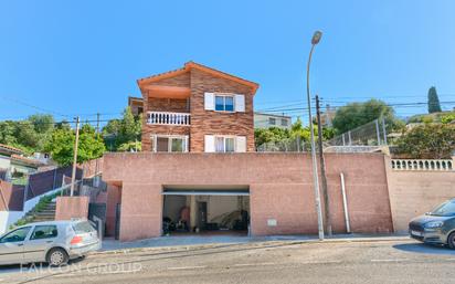 Vista exterior de Casa o xalet en venda en Cunit amb Jardí privat, Terrassa i Traster
