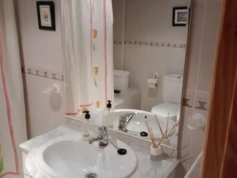 Badezimmer von Wohnung zur Miete in Cáceres Capital mit Klimaanlage