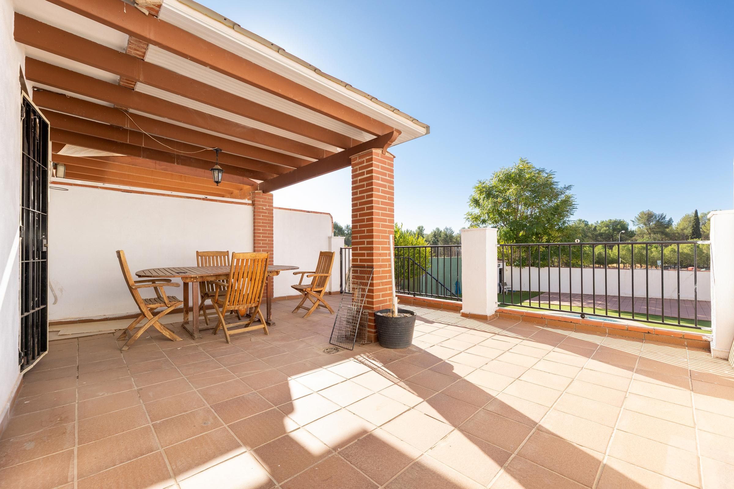 Terrassa de Casa adosada en venda en Atarfe amb Aire condicionat, Balcó i Piscina comunitària
