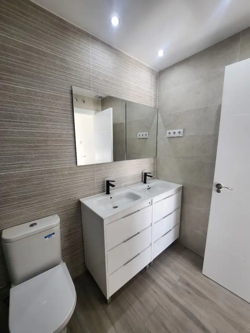 Baño de Casa adosada en venta en Villalbilla con Calefacción, Jardín privado y Trastero