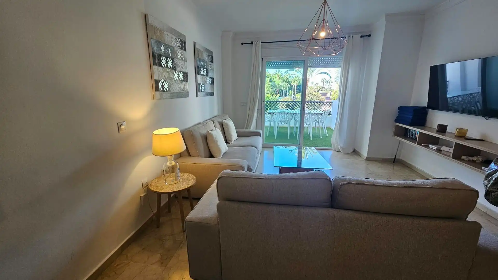 Wohnzimmer von Wohnungen zur Miete in Marbella mit Klimaanlage, Terrasse und Möbliert