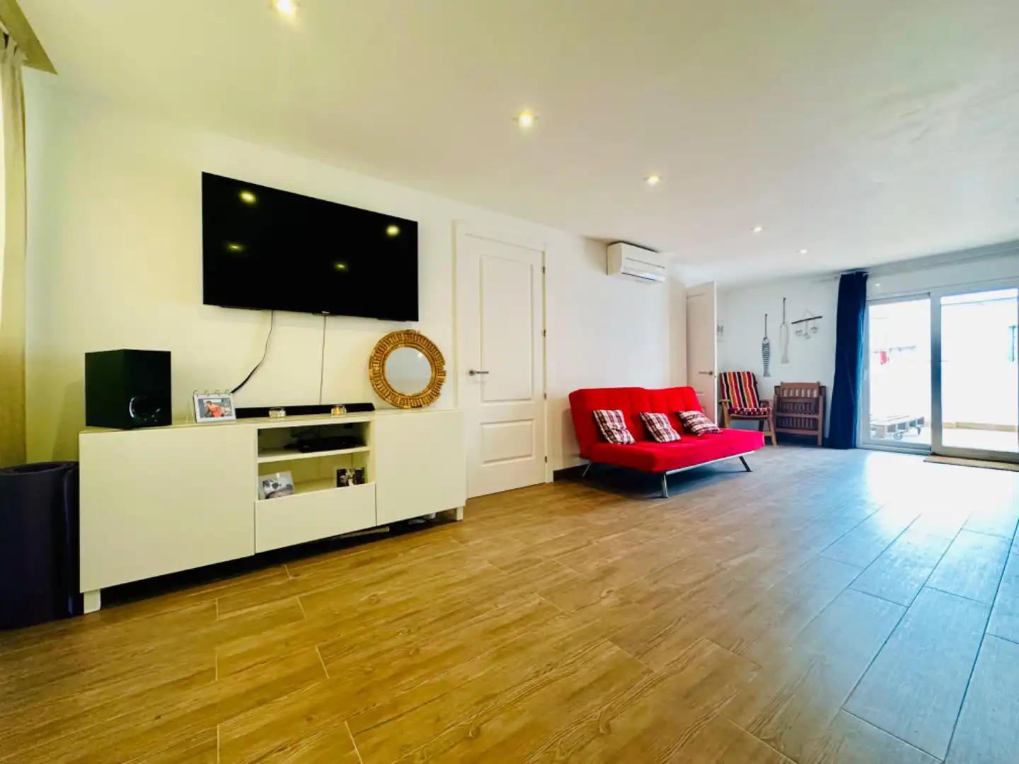 Living room of Houses for sale in Alcanar  with Air Conditioner, Private garden and Parquet flooring