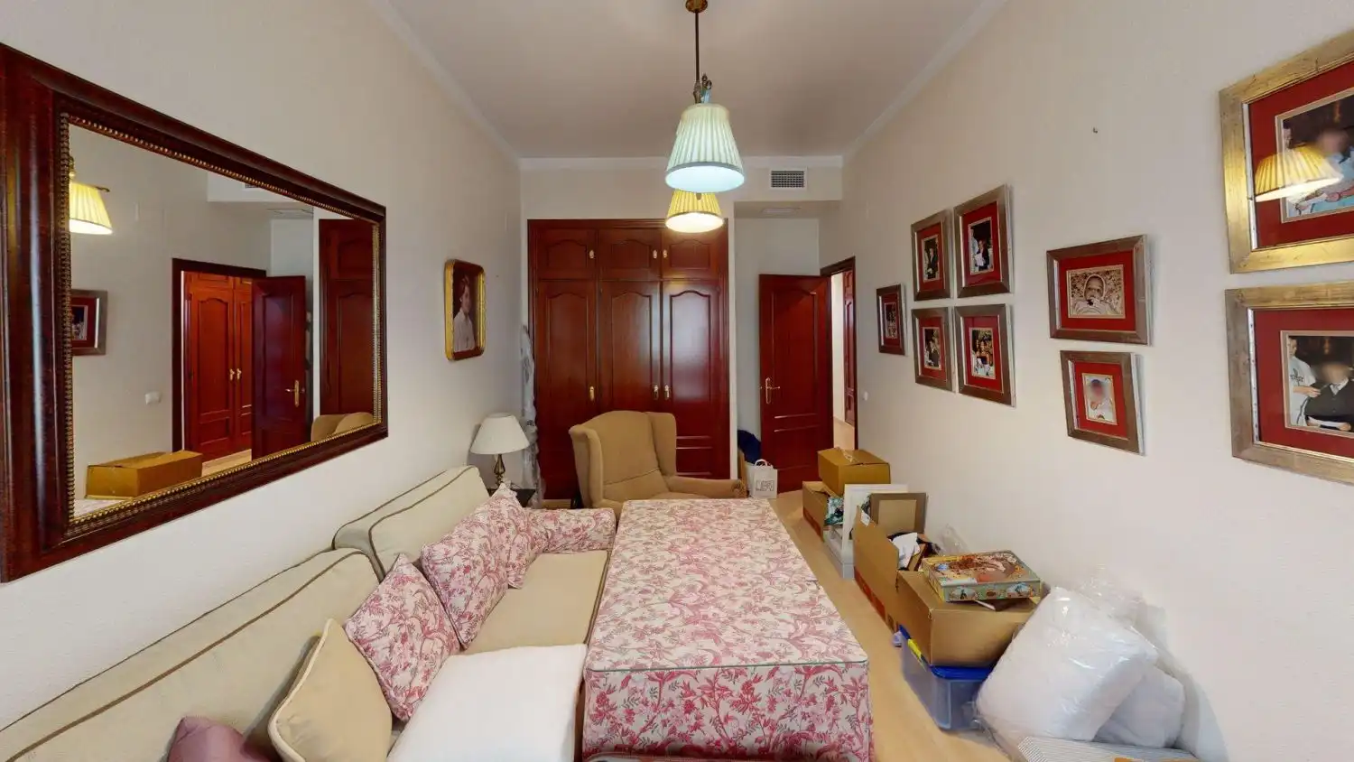 Bedroom of Flat for sale in Sevilla  with Air Conditioner, Heating and Balcony