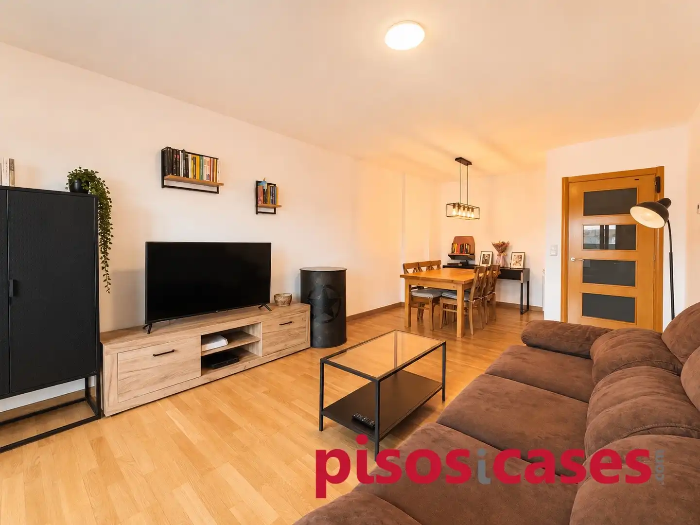 Sala d'estar de Pis en venda en Vic amb Calefacció, Parquet i Terrassa