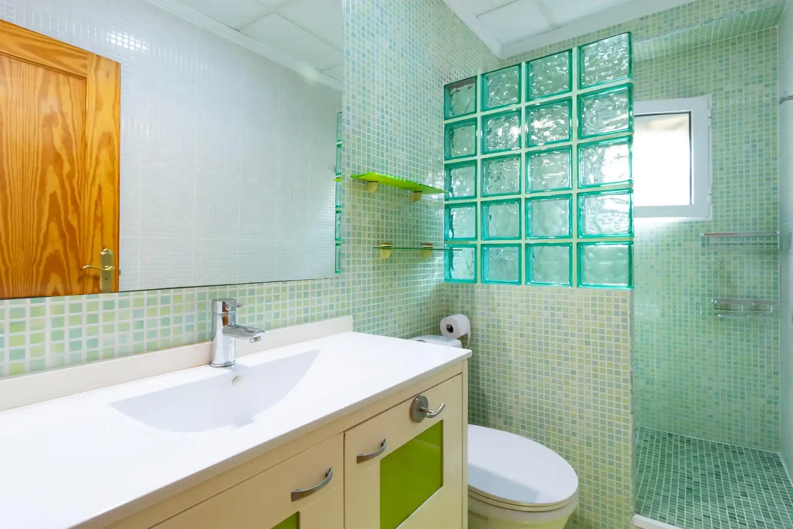 Baño de Piso en venta en Cartagena con Aire acondicionado, Amueblado y Balcón