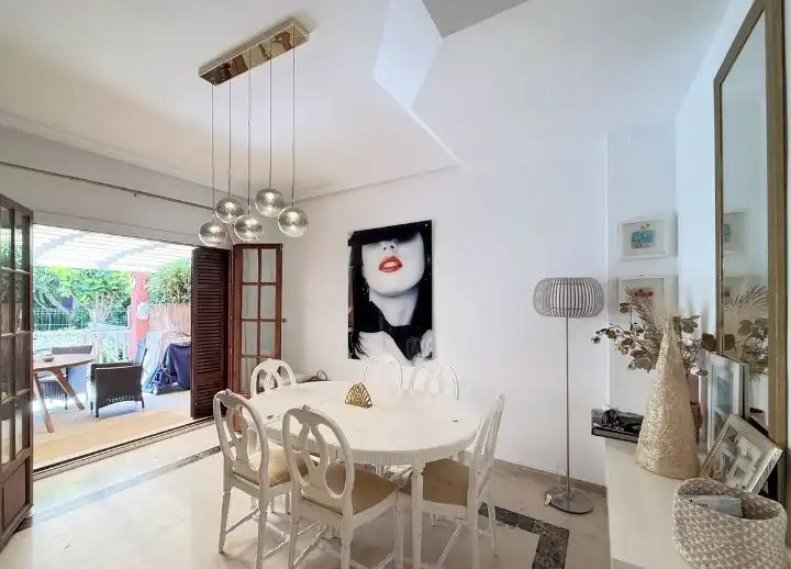 Comedor de Casa adosada en venta en Estepona con Aire acondicionado, Calefacción y Jardín privado