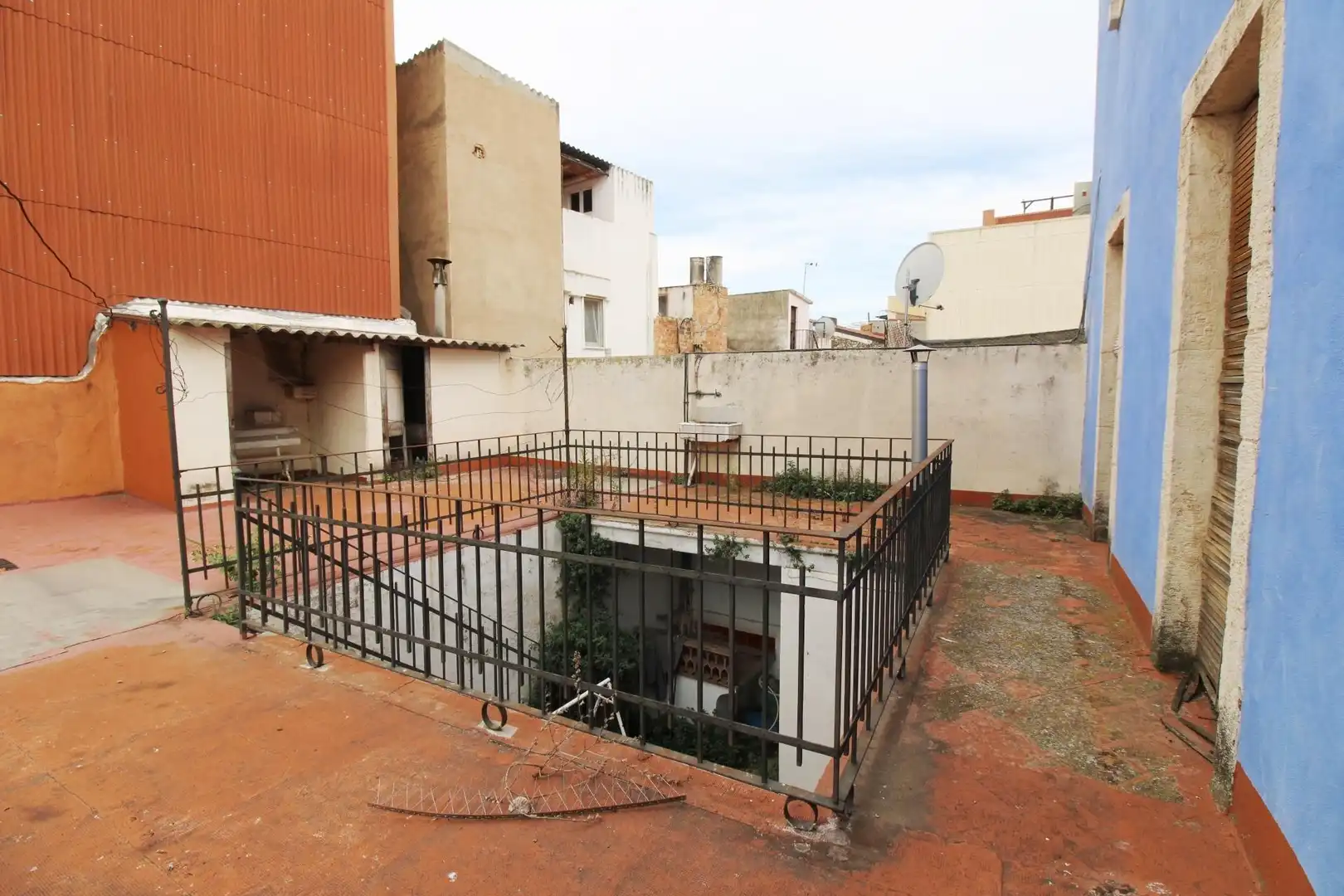 Exterior view of Houses for sale in El Vendrell  with Terrace