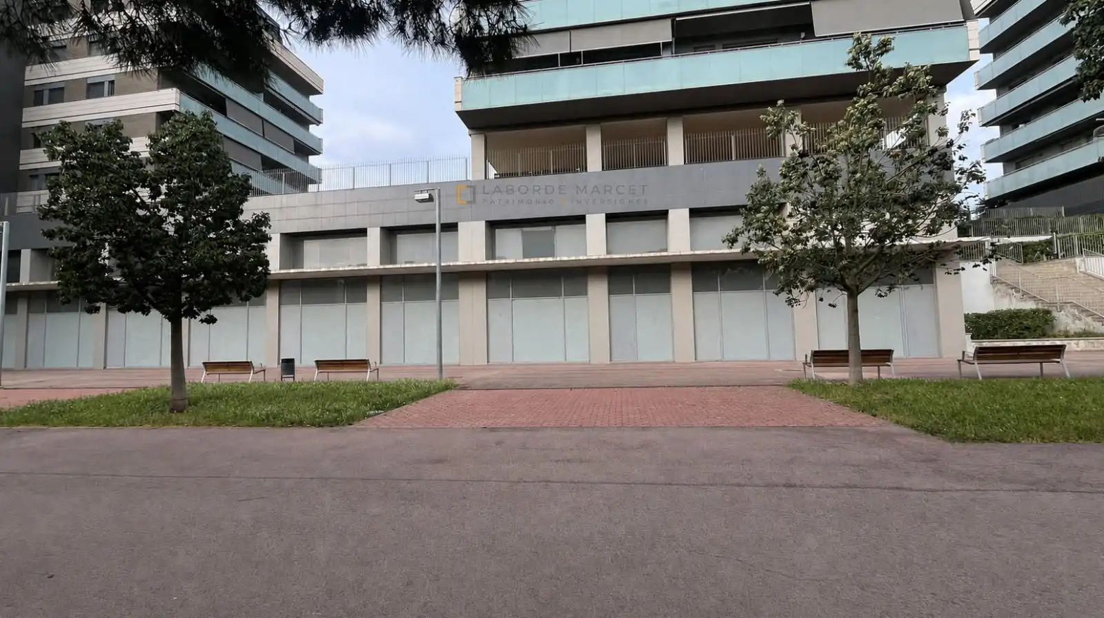 Vista exterior de Local de lloguer en Cornellà de Llobregat