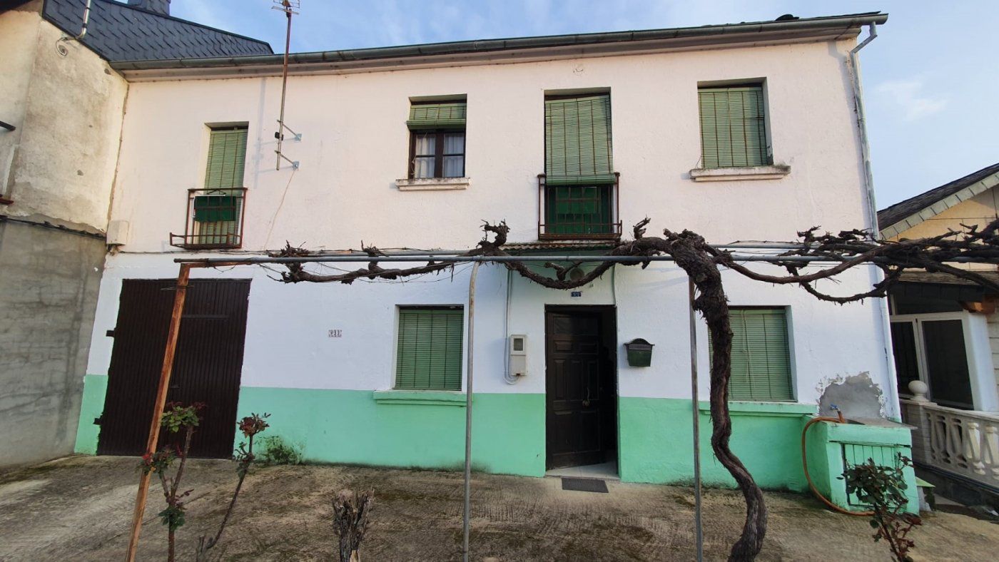 Vista exterior de Finca rústica en venda en Carracedelo amb Calefacció i Traster