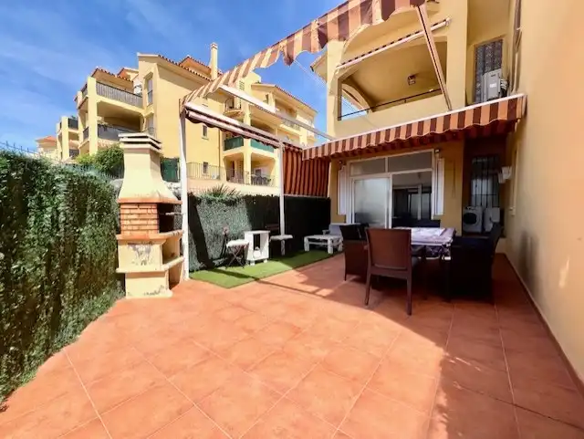 Terrasse von Erdgeschoss zum Verkauf in Mijas mit Klimaanlage, Heizung und Privatgarten