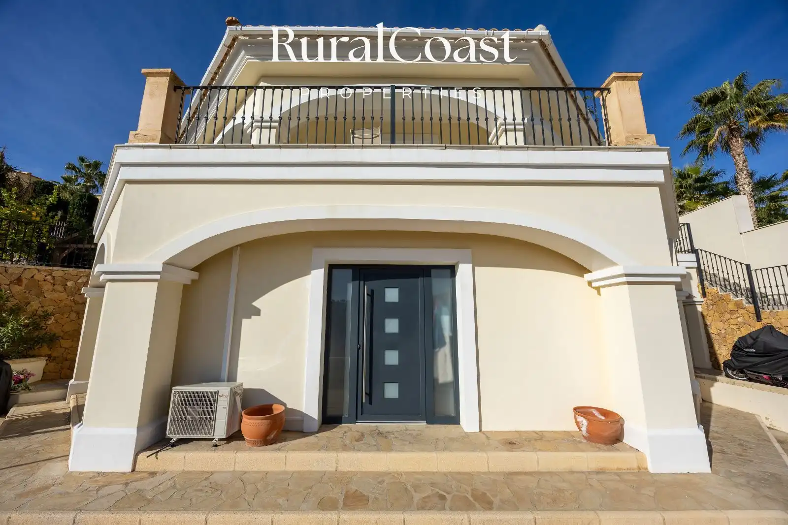 Vista exterior de Casa o chalet en venta en Busot con Aire acondicionado, Calefacción y Terraza