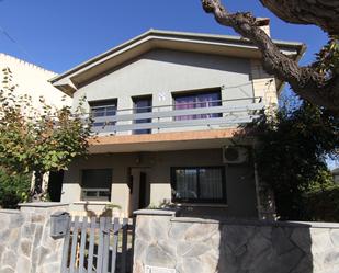 Vista exterior de Casa o xalet en venda en Esparreguera amb Aire condicionat, Terrassa i Balcó