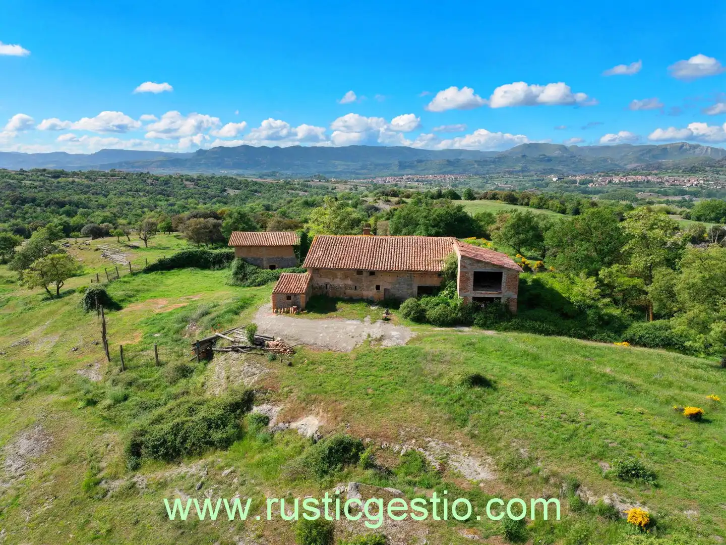 Finca rústica en venta en Sant Pere de Torelló con Jardín privado