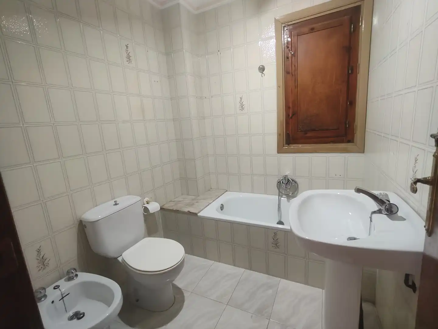 Bany de Casa o xalet en venda en Baza amb Terrassa