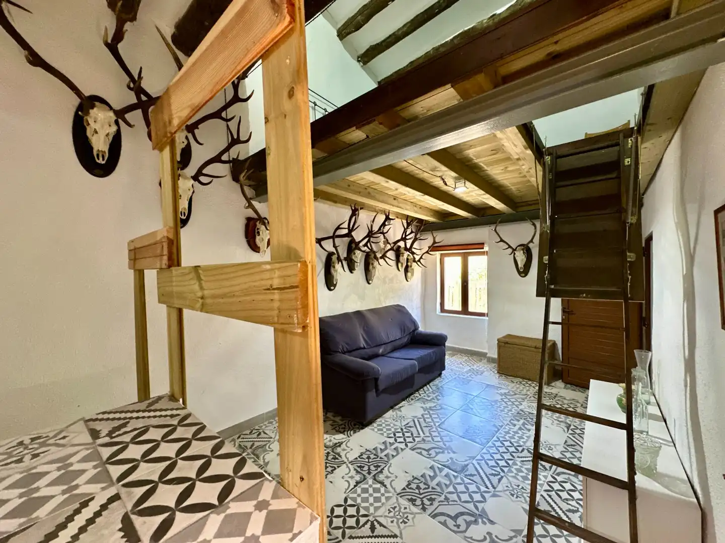 Sala d'estar de Finca rústica en venda en Sierro amb Aire condicionat, Calefacció i Jardí privat