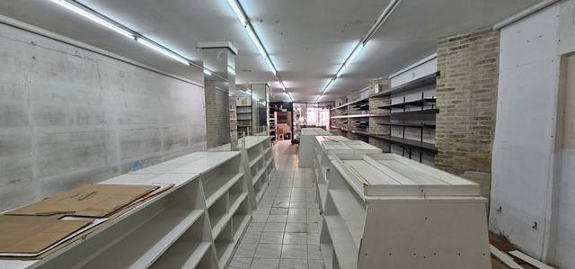 Local comercial en Alquiler en Carrer del Pintor Matarana en Barrio de Benicalap