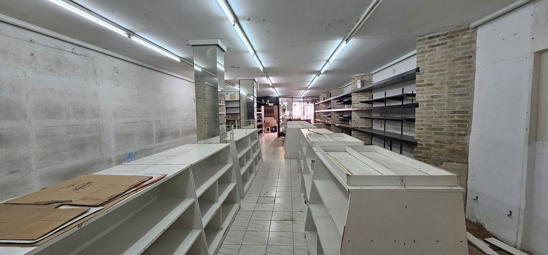 Local de alquiler en Carrer del Pintor Matarana, Barrio de Benicalap, Benicalap