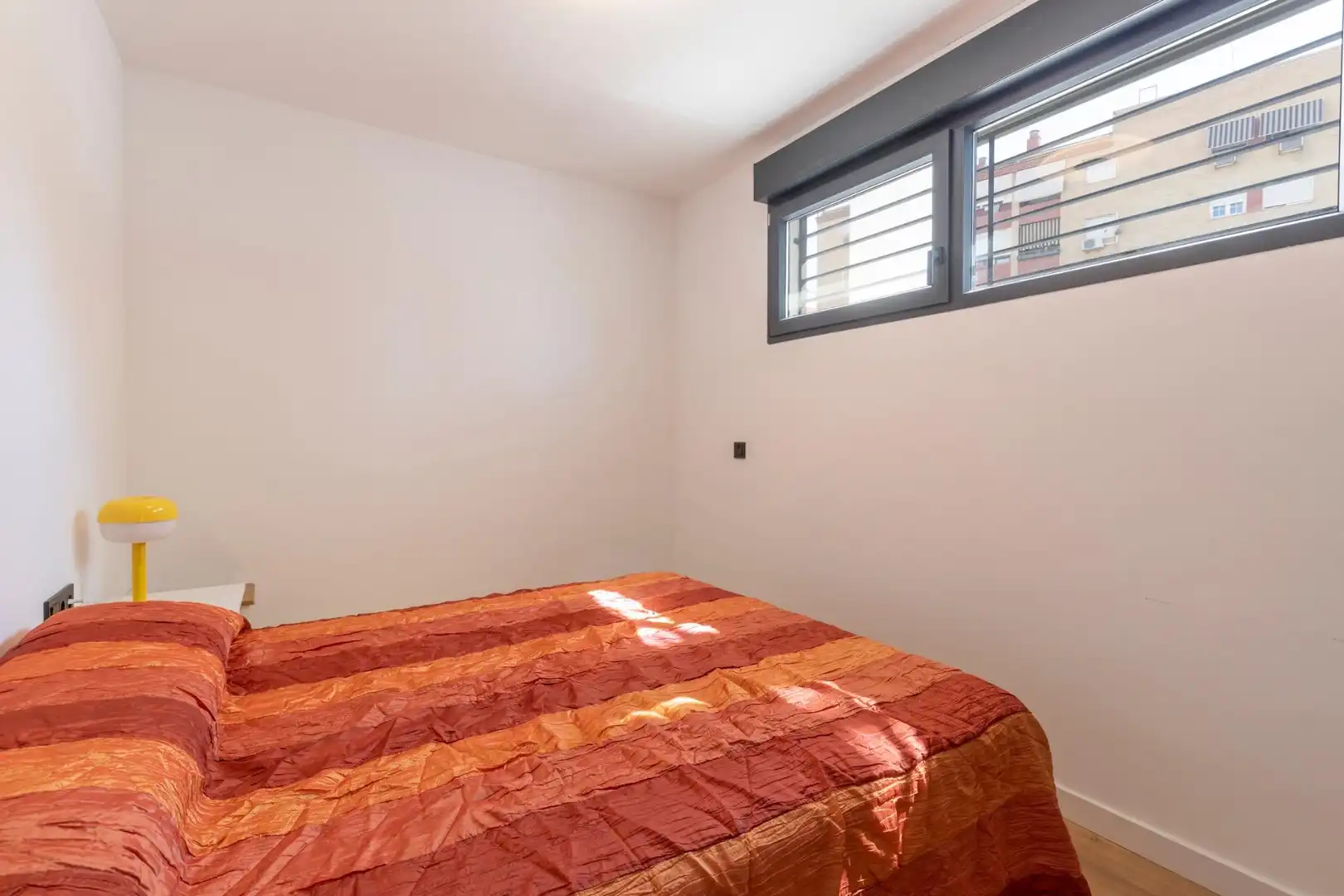 Schlafzimmer von Erdgeschoss zum Verkauf in Granada mit Klimaanlage, Heizung und Möbliert