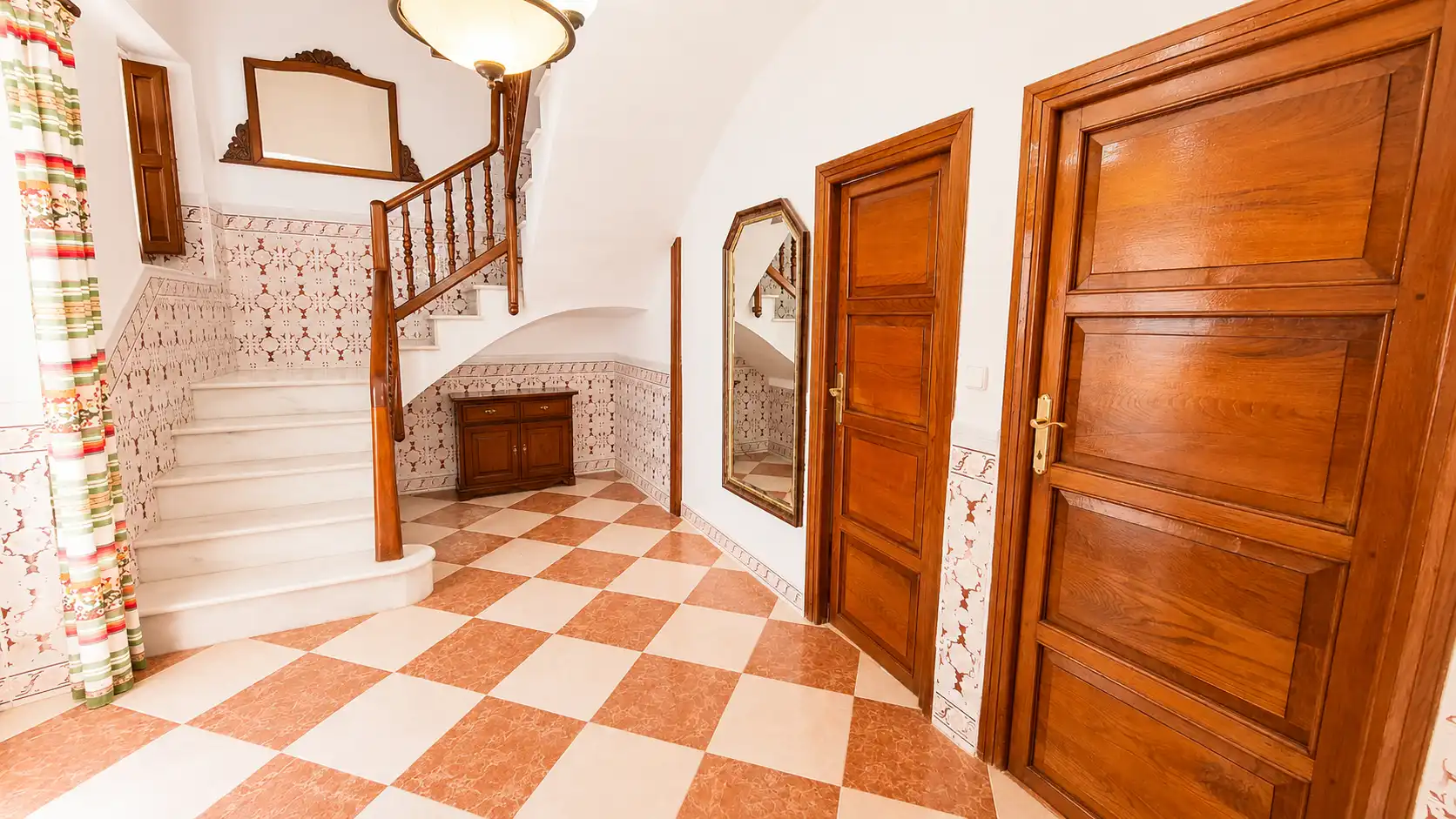 Einfamilien-Reihenhaus zum Verkauf in Vélez de Benaudalla mit Privatgarten, Terrasse und Möbliert