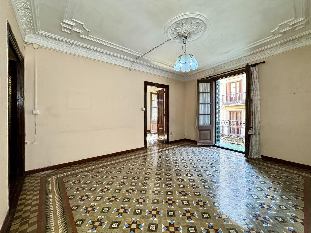 Sala de estar de Piso en venta en  Barcelona Capital con Balcón