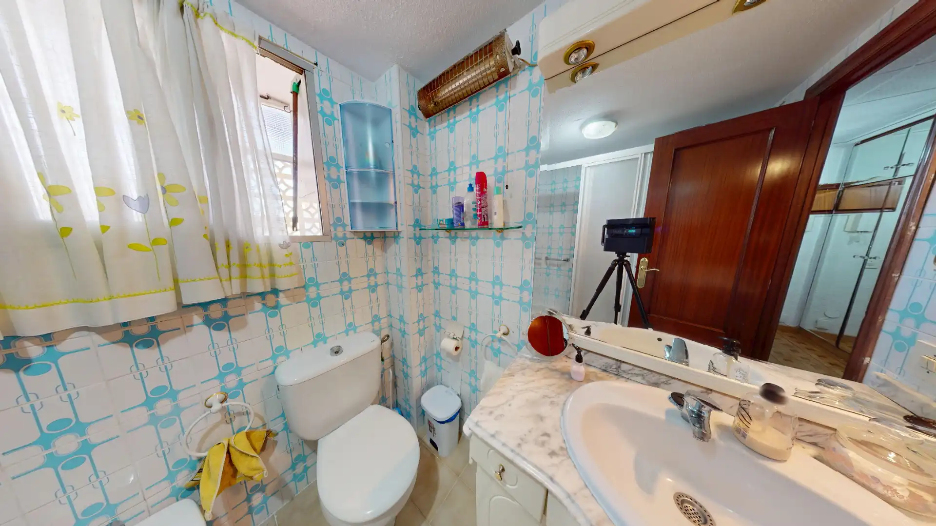 Baño de Piso en venta en Alicante / Alacant con Aire acondicionado, Terraza y Amueblado