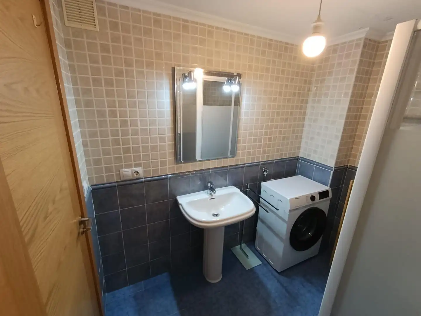 Bathroom of Apartments for sale in Avilés  with Heating, Parquet flooring and Storage room