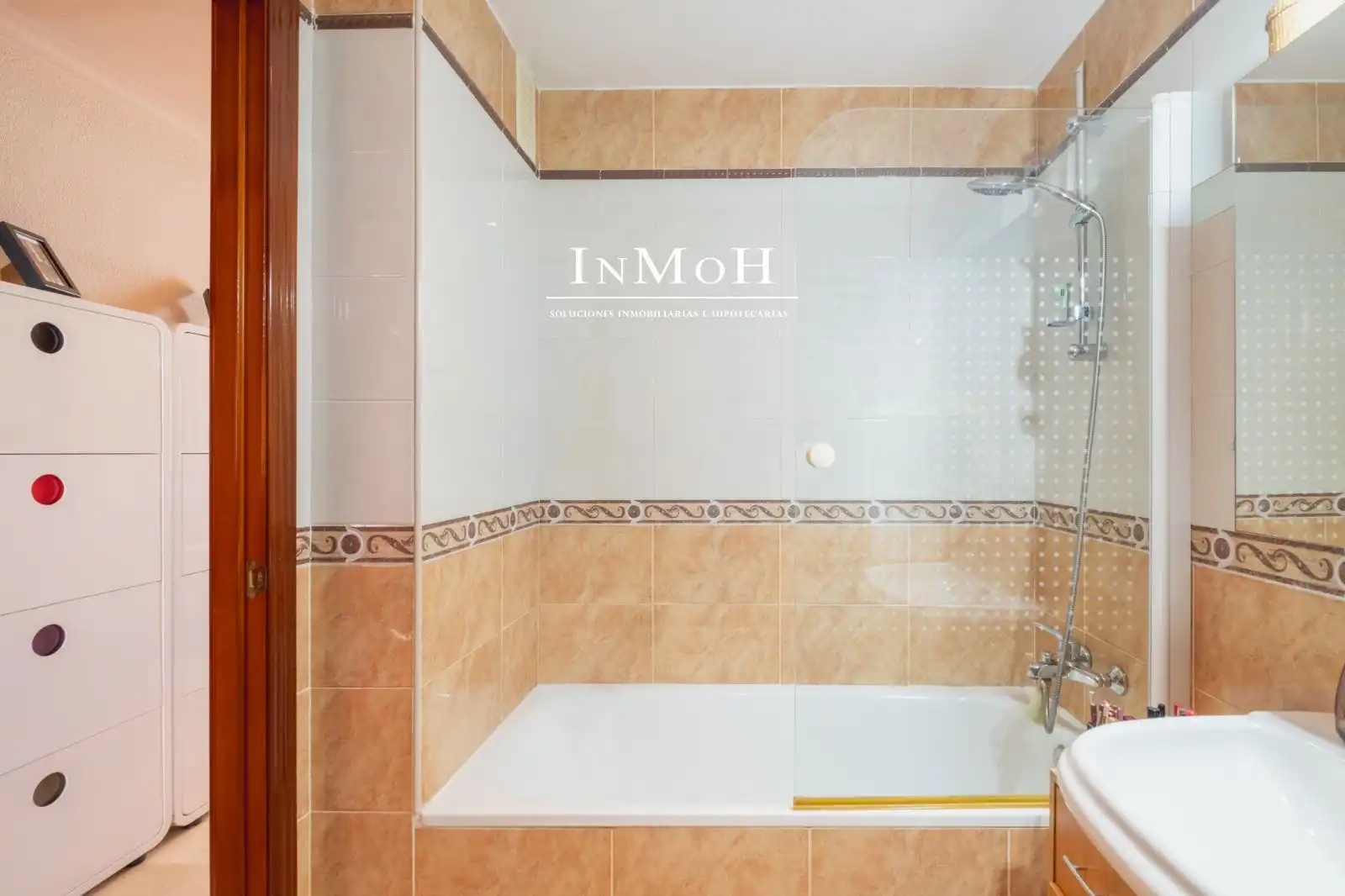 Badezimmer von Wohnung zum Verkauf in Cádiz mit Klimaanlage, Heizung und Terrasse