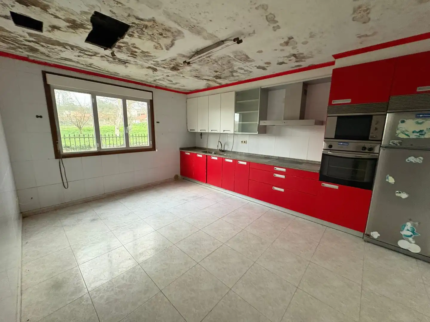 Cuina de Casa o xalet en venda en Cabana de Bergantiños amb Balcó