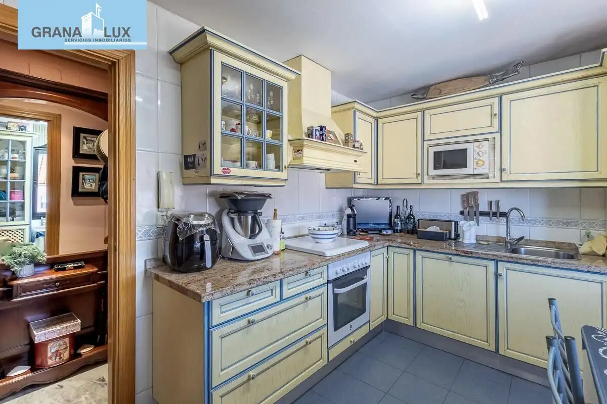 Kitchen of Flat for sale in Granada  with Air Conditioner, Heating and Terrace