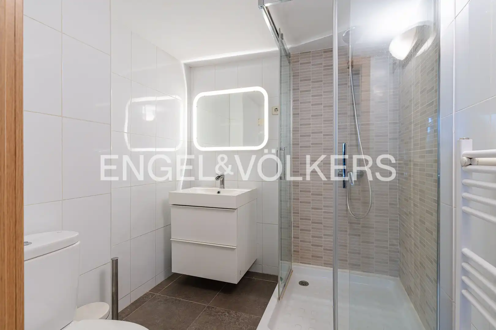 Bathroom of Flat for sale in Madrid  with Air Conditioner, Heating and Furnished