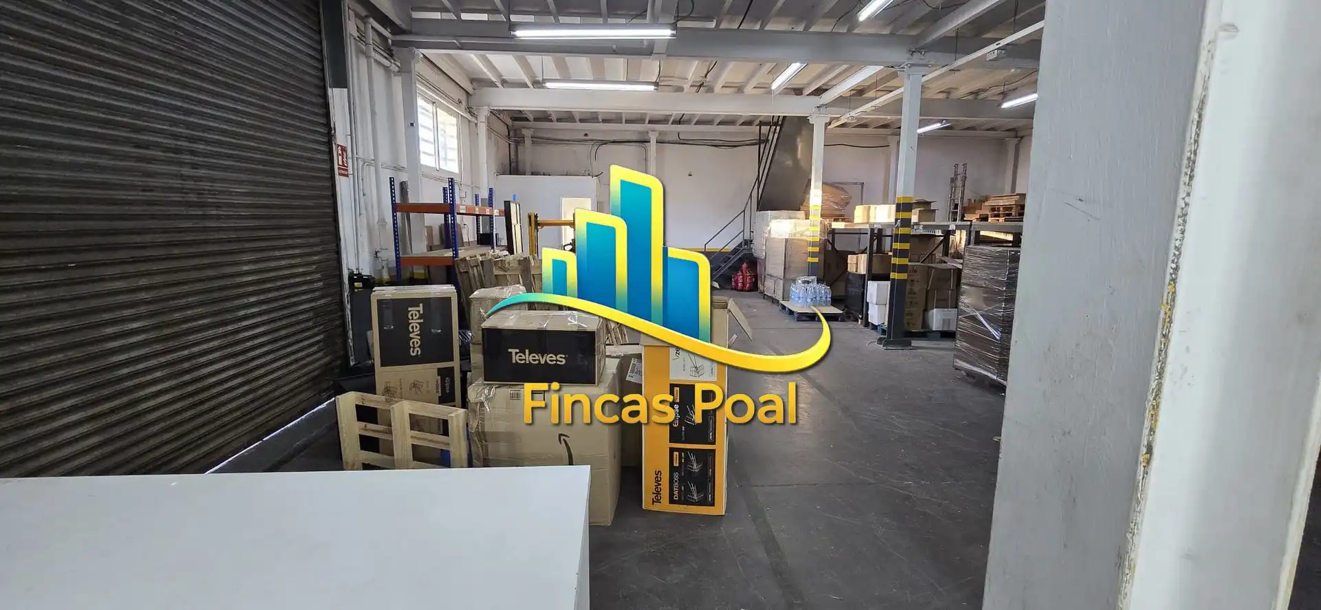 Piscina de Nave industrial en venta en Rubí