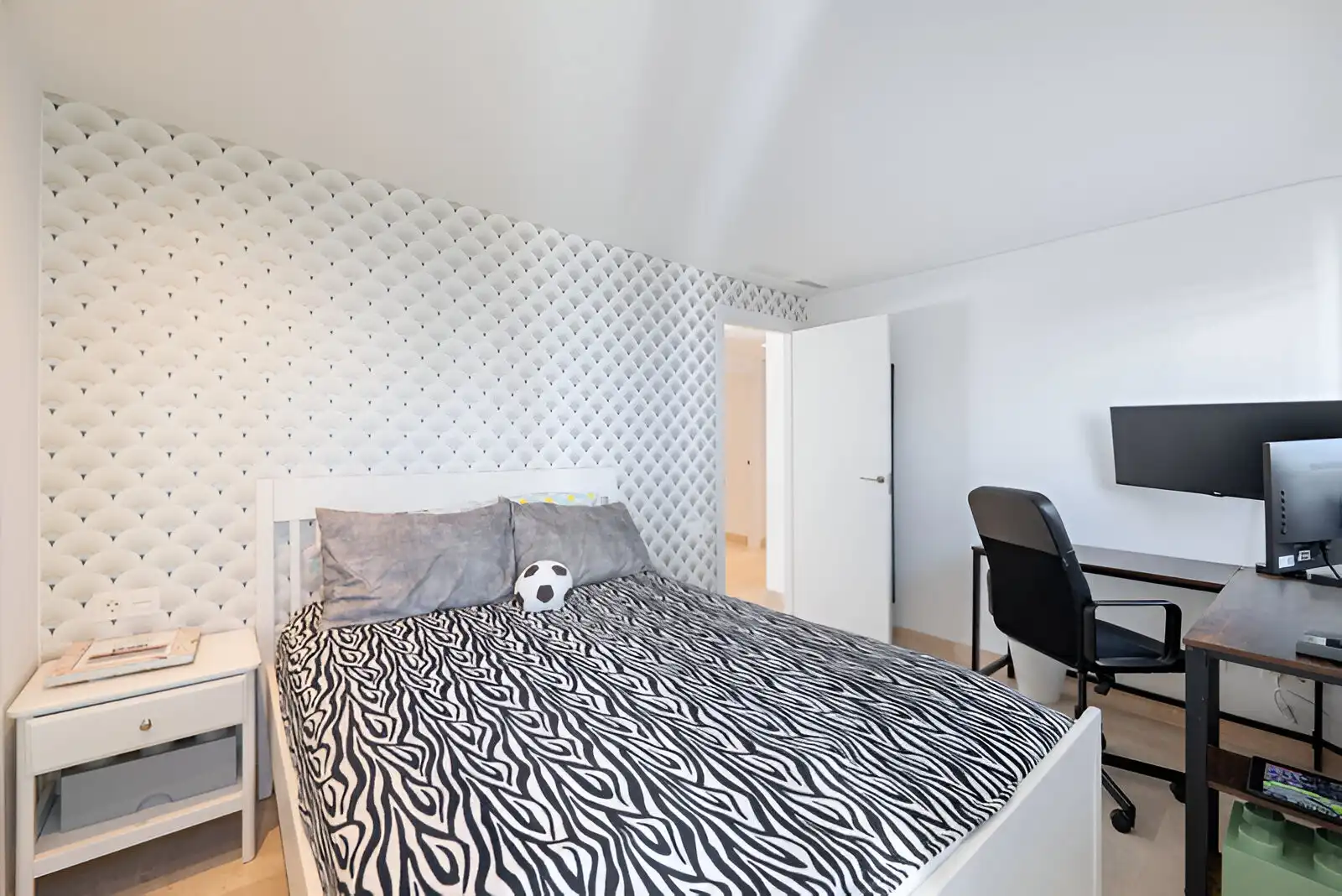 Habitación de Planta baja en venta en Estepona con Aire acondicionado, Calefacción y Terraza