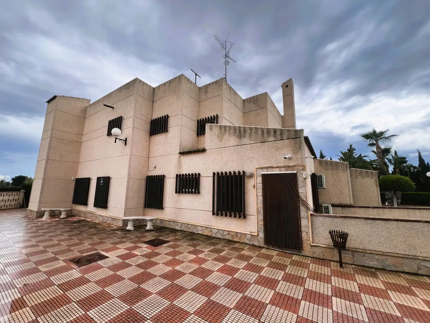 Vista exterior de Casa o xalet en venda en Elche / Elx amb Aire condicionat, Jardí privat i Terrassa