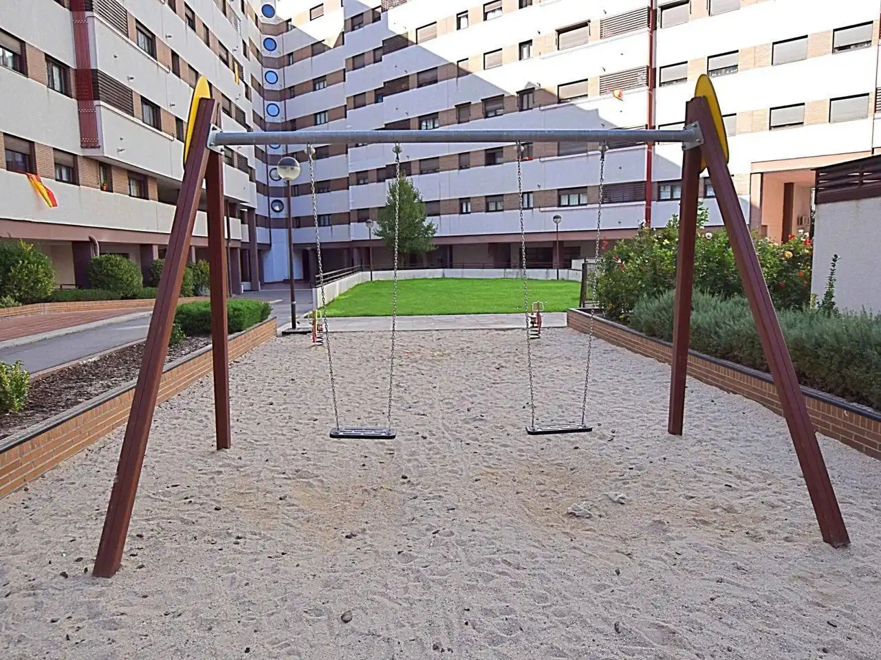 Parking of Flat for sale in Madrid  with Air Conditioner, Heating and Community pool