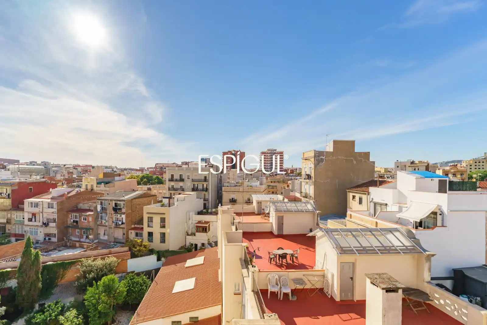 Vista exterior de Casa adosada en venda en Sants - Montjuïc